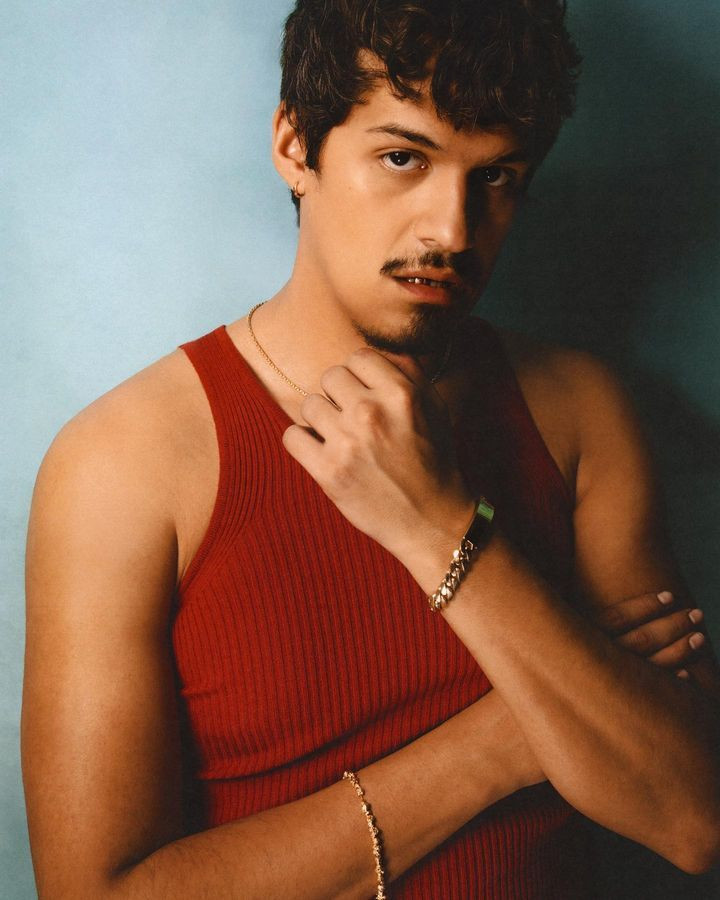 Profil Omar Apollo, Cowok yang Digosipin 'Pacar' Shawn Mende