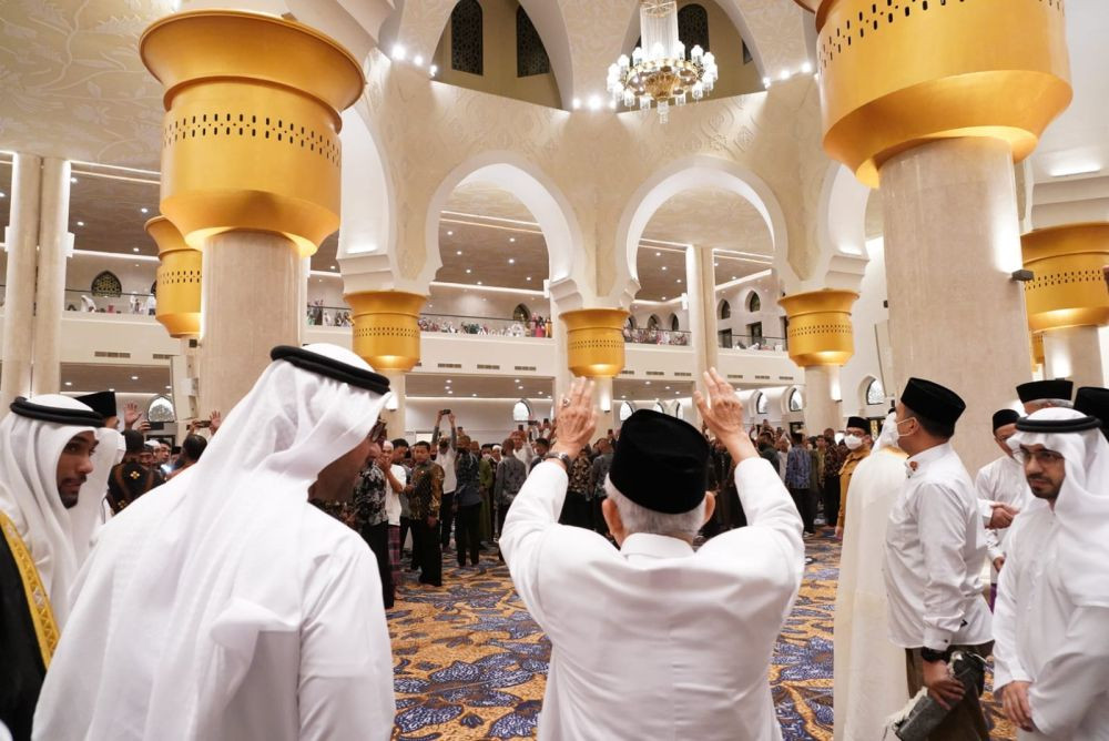 Wapres dan Ulama UEA Salat Subuh Perdana di Masjid Raya Sheikh Zayed