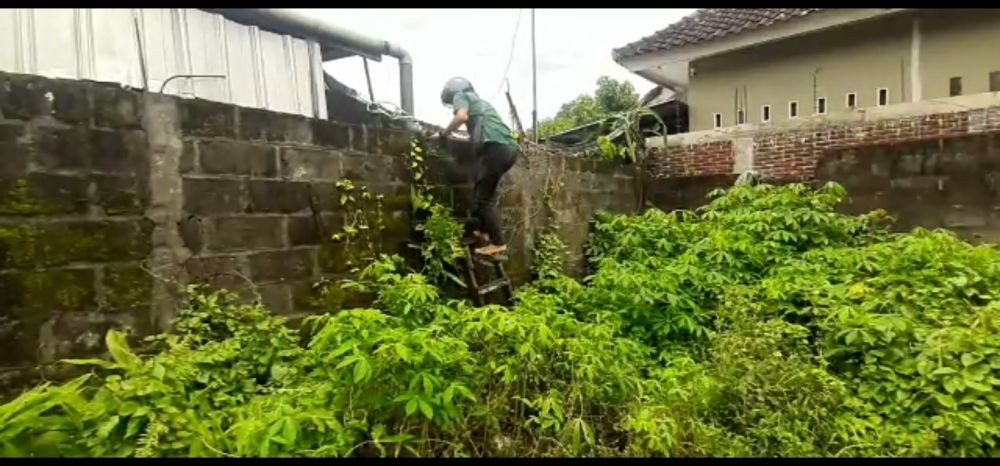 Jalan Ditembok Tetangga, Warga Lombok 'Terpenjara' di Rumah Sendiri 