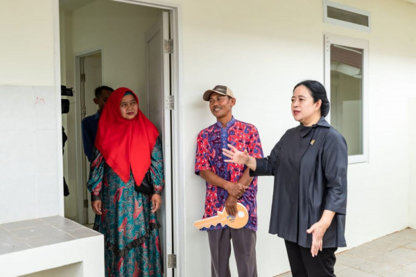 Puan Hadiri Penyerahan Rumah Korban Gempa Cianjur: Jangan Dijual Ya!