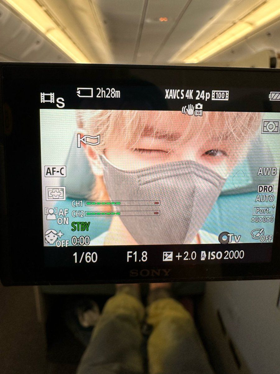 9 Potret Taeyong NCT di Bandara Siap Kunjungi Paris, Keren Abis!