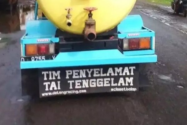 10 Tulisan Di Belakang Truk Sedot Wc Yang Kocak Bikin Ngakak