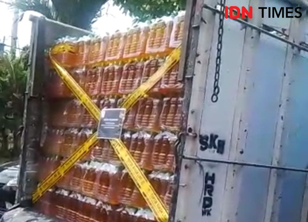 28 Ton Minyak Goreng Curah Kemasan Botol Disita Satgas Pangan Lampung!