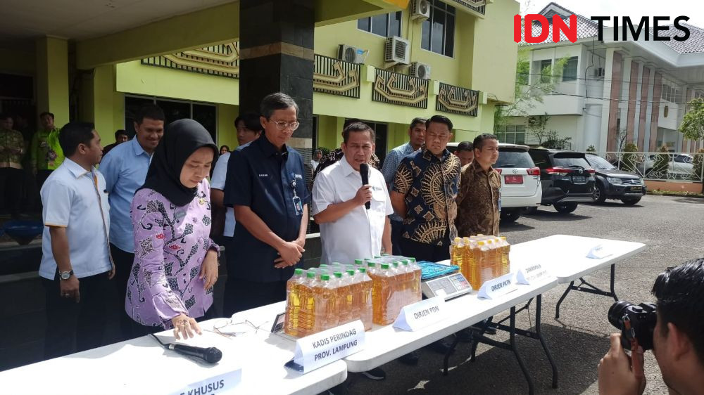 28 Ton Minyak Goreng Curah Kemasan Botol Disita Satgas Pangan Lampung!