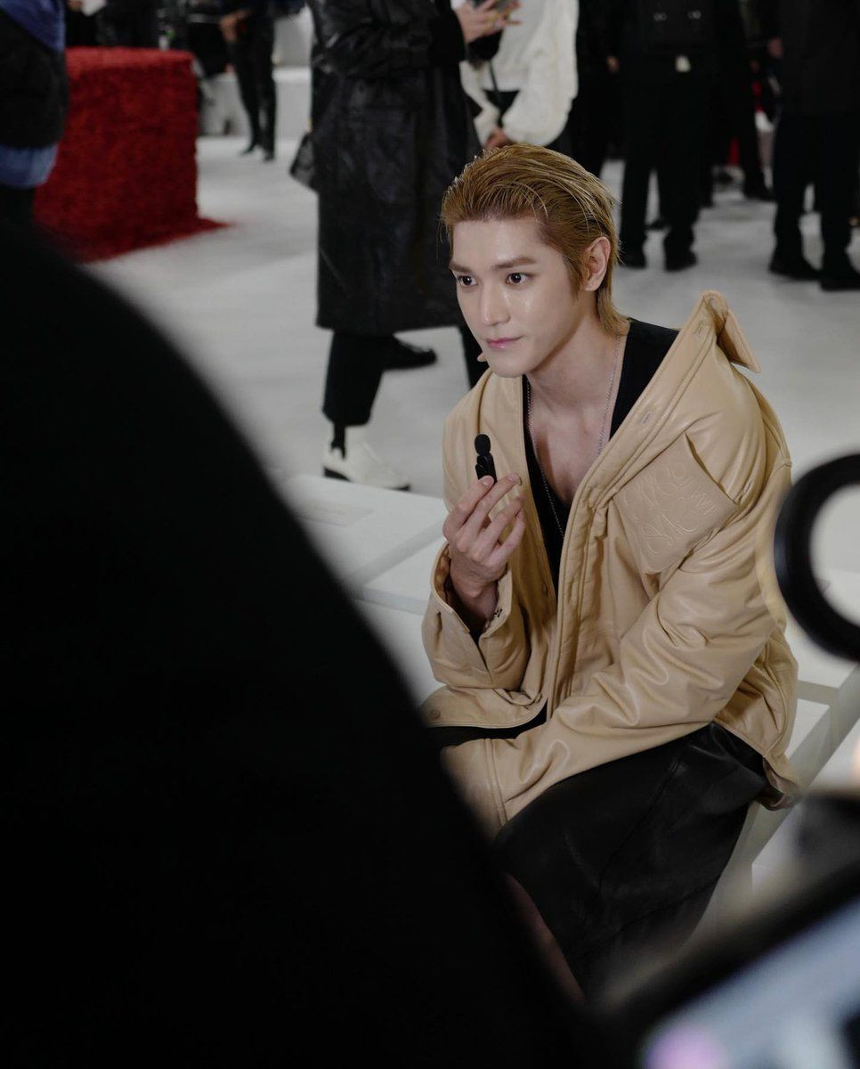 10 Potret Taeyong NCT di Paris Fashion Week, Stunning Abis!