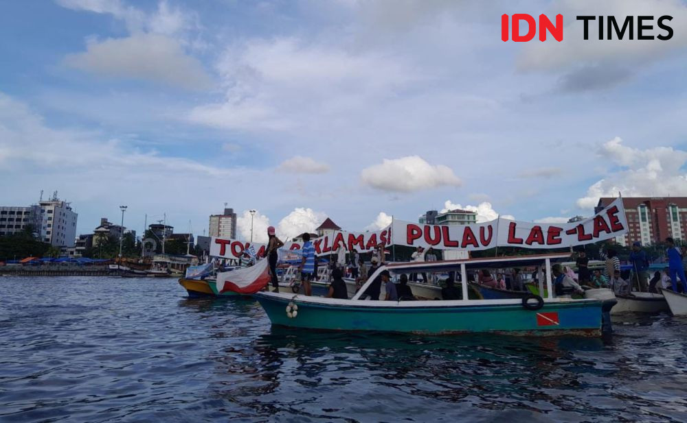 Parade Laut Warga dan Nelayan Tolak Reklamasi Pulau Lae-Lae Makassar