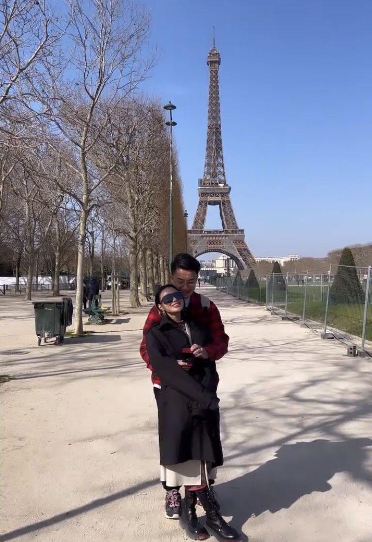 10 Momen Wika Salim Dilamar Pacar Di Dekat Menara Eiffel