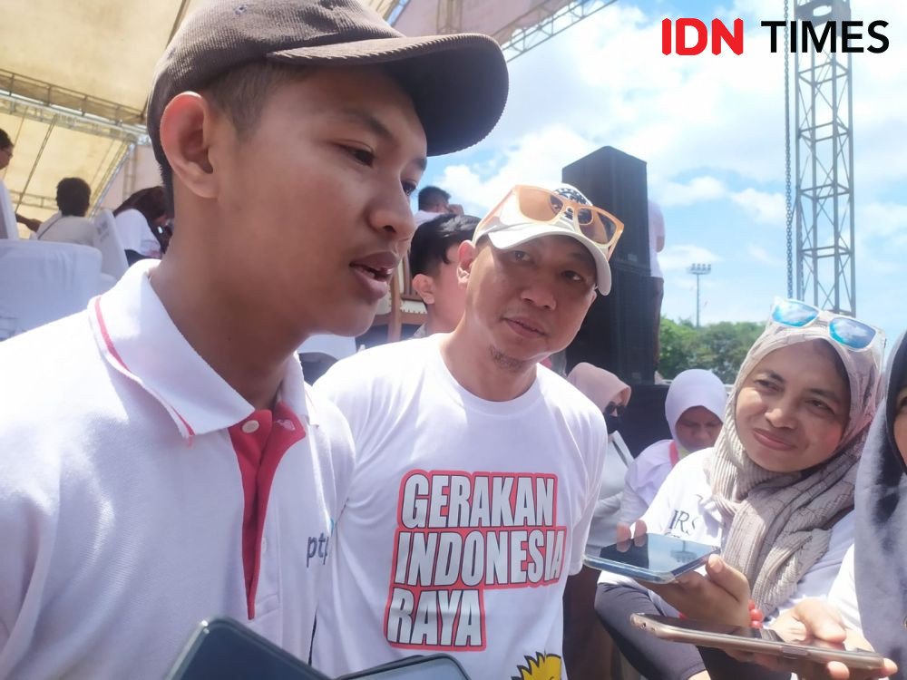 Tertunduk Haru, Mahasiswa Dapat Rumah Jalan Sehat Gerindra Lampung
