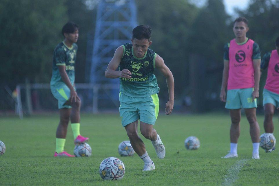 Ezra Walian Bakal Jadi Gelandang Persib, Bukan Penyerang