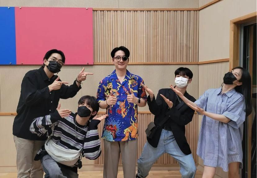 K-Band LUCY Pakai Baju Indonesia, Ini Caranya Kasih Hadiah ke Idolamu