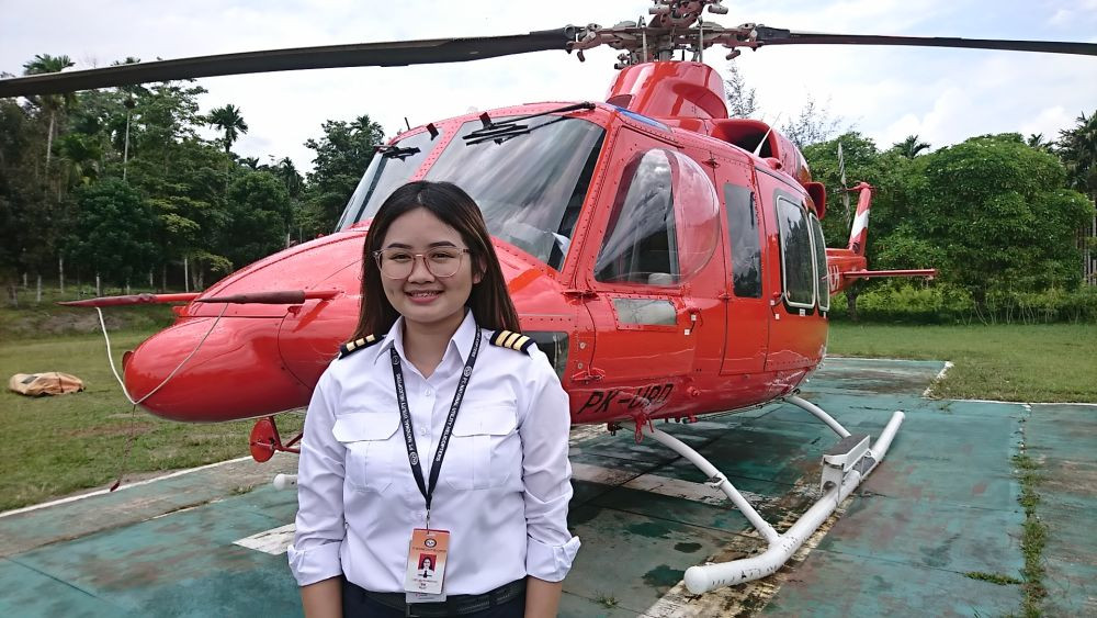 Berbagi Kisah Pilot Helikopter Perempuan Pemadam Kebakaran Hutan Jambi