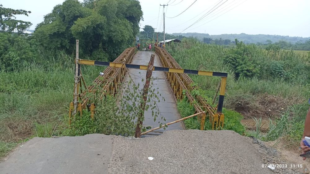 Jembatan Citamiang Roboh, Pemkab Purwakarta Siapkan Jembatan Sementara