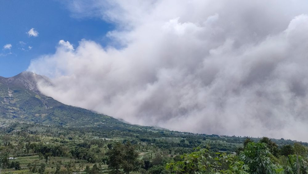 Merapi Muntahkan Awan Panas Guguran pada Sabtu Siang