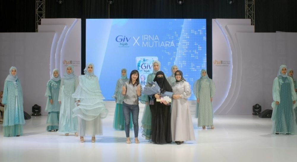 Tiga Desainer Kolaborasi dengan GIV Hijab pada Indonesia Hijab Walk