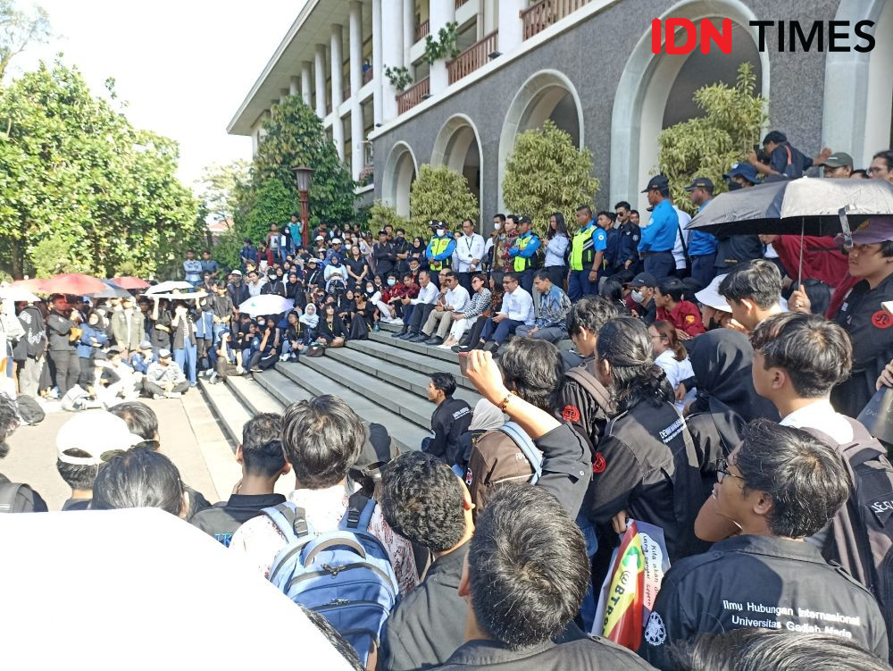 Mahasiswa UGM Gelar Aksi Tolak Uang Pangkal