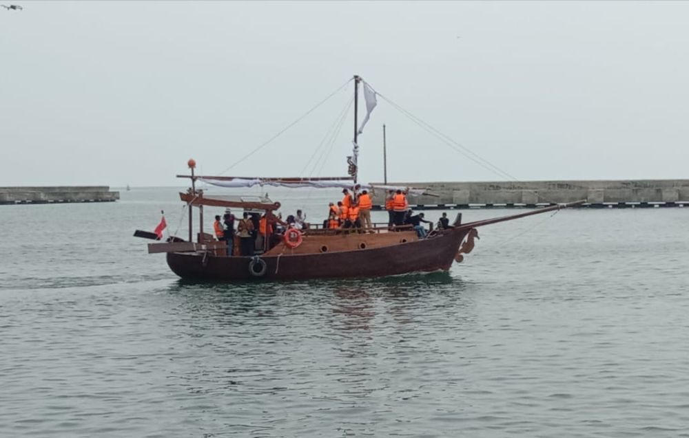 Siswa SMK dan Mahasiswa Poltek Perkapalan Bikin Perahu Khas Lamongan