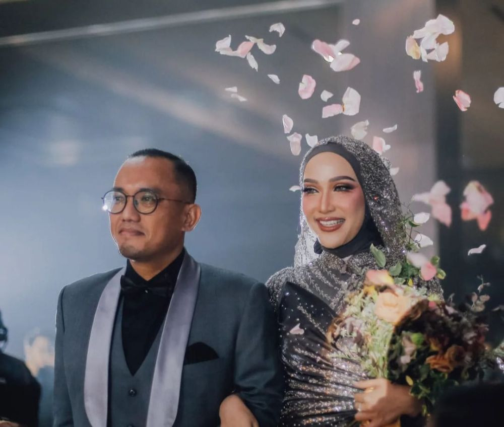 Elegan! Intip Resepsi Pernikahan Dahnil Anzar Simanjuntak dan Soraya