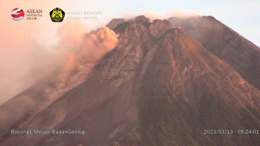 Selama 4 Hari, Gunung Merapi Keluarkan 81 Awan Panas Guguran    