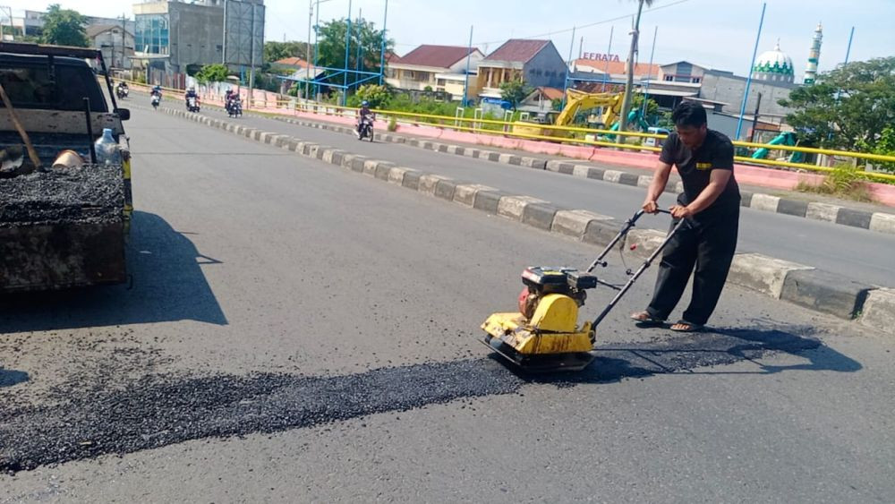 Hadapi Arus Mudik, Jalan Berlubang dan Rusak di Semarang Ditambal  
