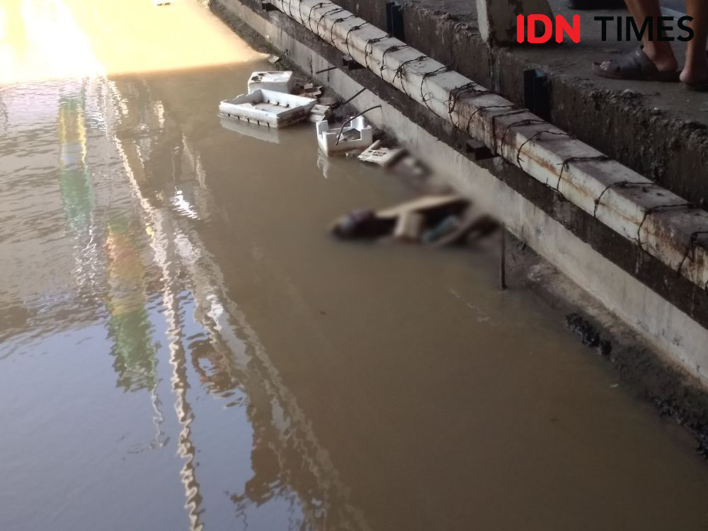 Jasad Pria Tanpa Identitas Ditemukan Di Kalimalang Bekasi