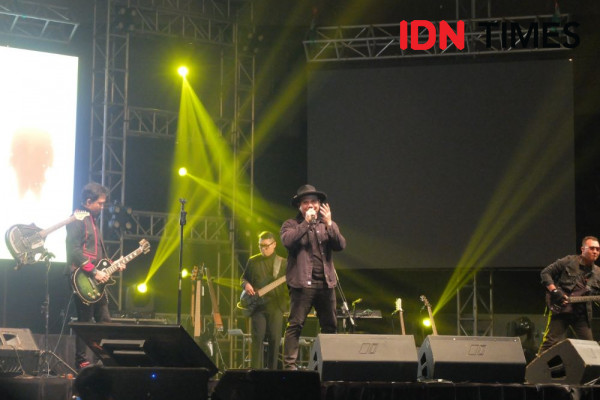 Konser Perak 25 Tahun Padi Reborn Surabaya, Generasi 90-an Pecah!