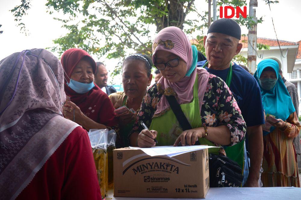 10 Potret Pedagang Serbu Operasi Pasar Jelang Ramadan di Semarang