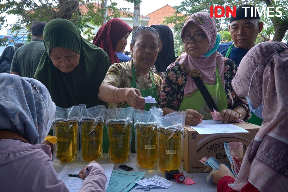 10 Potret Pedagang Serbu Operasi Pasar Jelang Ramadan di Semarang