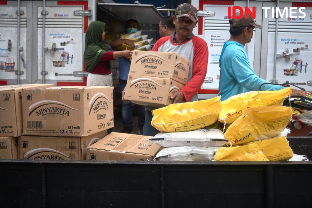 10 Potret Pedagang Serbu Operasi Pasar Jelang Ramadan di Semarang