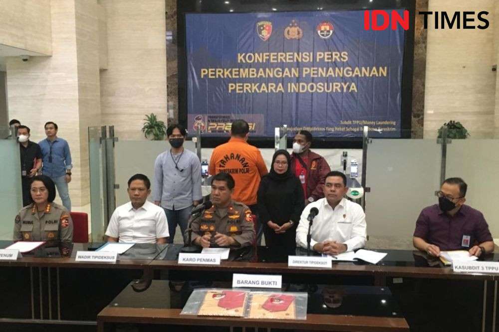 Bareskrim Serahkan Bos KSP Indosurya Henry Surya Ke Kejagung