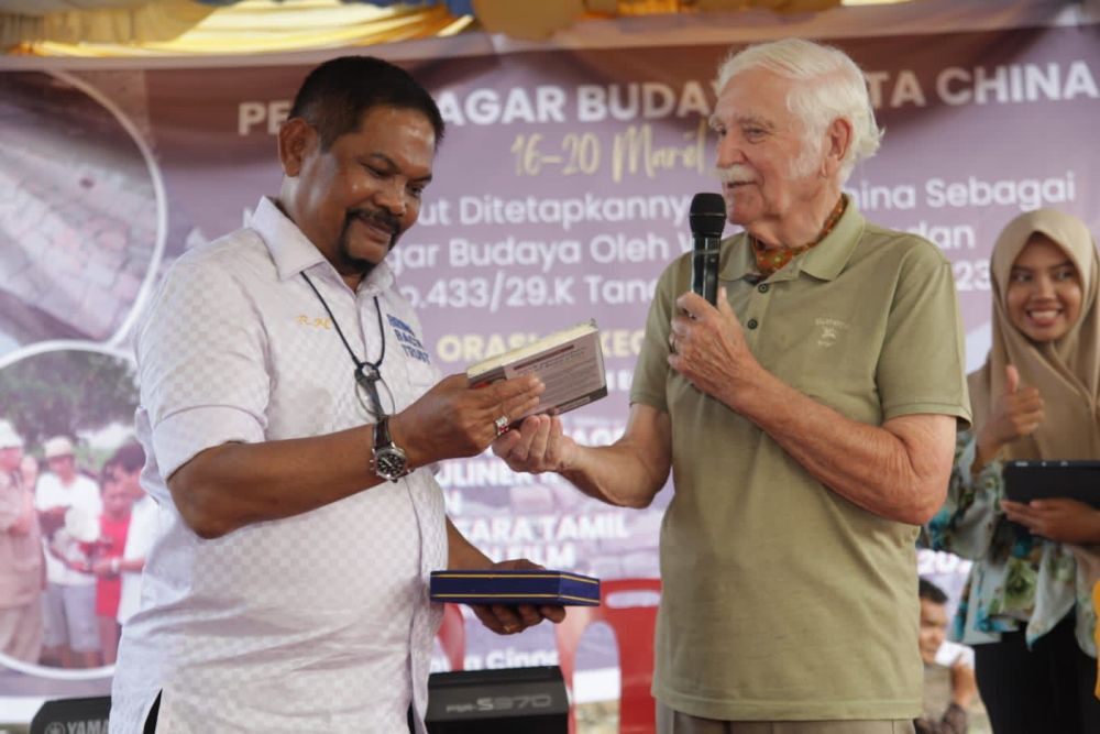 Gara-gara Kota Cinna Marelan, RH Dianugerahi Tokoh Peduli Heritage