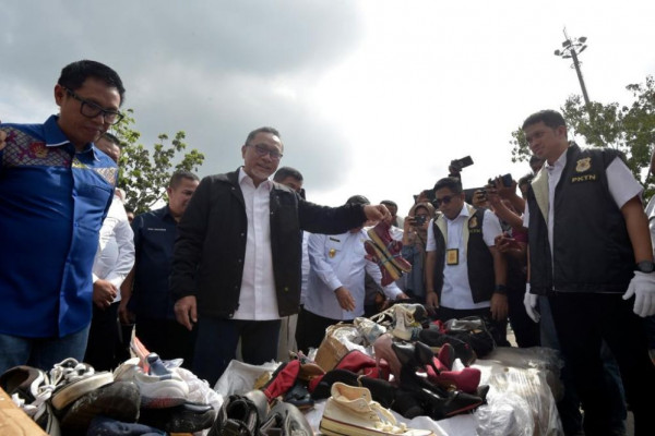 Industri Lokal Diklaim Rugi Gara-gara Banjir Impor Sepatu Bekas