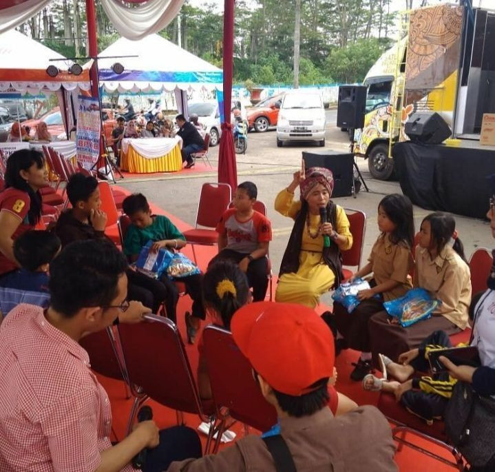 Kisah Pendongeng di Lampung, Kenalkan Dongeng dengan Cara Kreatif
