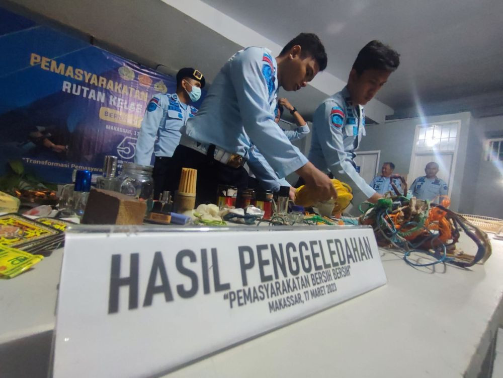 Sidak di Rutan Makassar, Petugas Temukan HP hingga Tali Nilon