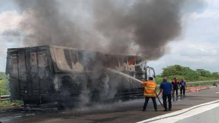 Imbas Ekspedisi Terbakar di Tol, JNE Tanggung Jawab Paket Pelanggan