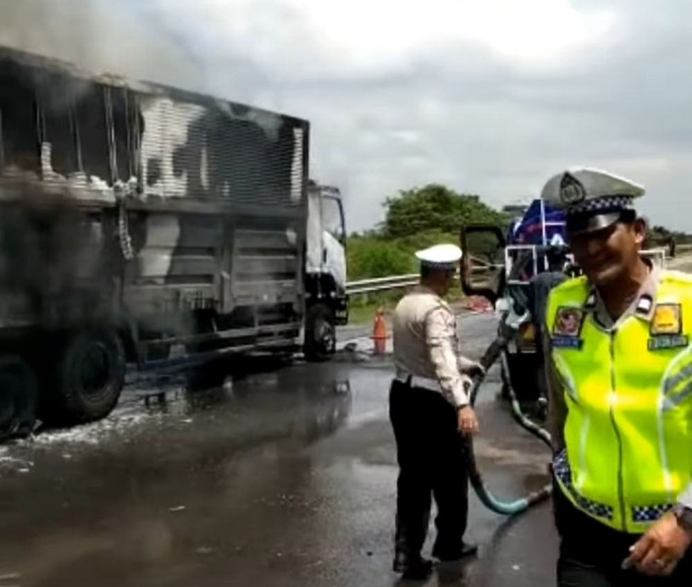 Ekspedisi JNE Terbakar di Tol Kayuagung, Seluruh Paket Hangus