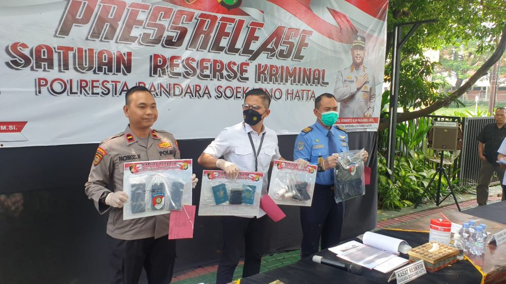 Polisi Gadungan Peras Pekerja Migran di Bandara Soekarno-Hatta