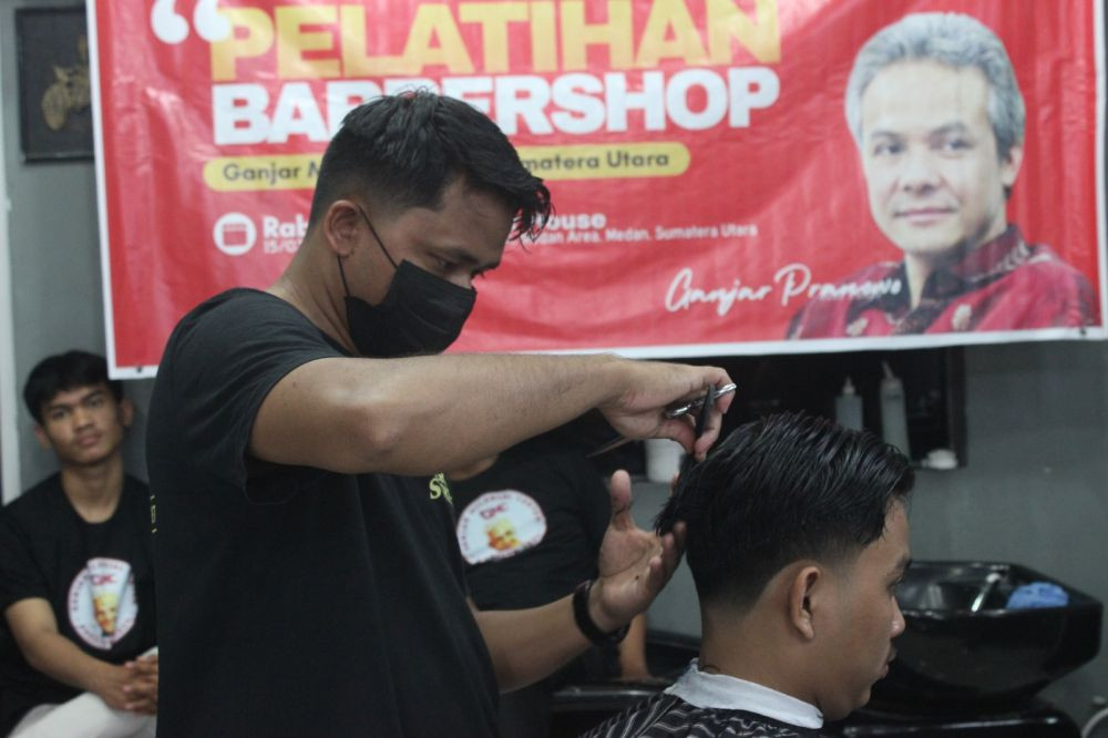 Pelatihan Barbershop Relawan Ganjar, Tambah Skill Baru Wirausaha 