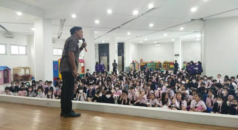 Kak Heru, Pendongeng Profesional Pelestari Budaya Bertutur di Makassar