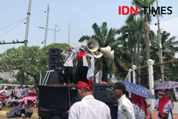Pimpinan DPR Sambangi Demo PGSI, Prihatin Guru Tak Bisa Jadi ASN