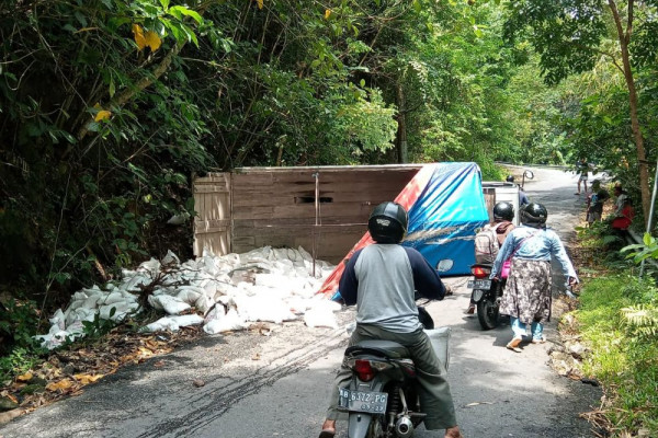 Tanjakan Tajam, Polres Bantul Minta Truk Bermuatan Hindari Cinomati