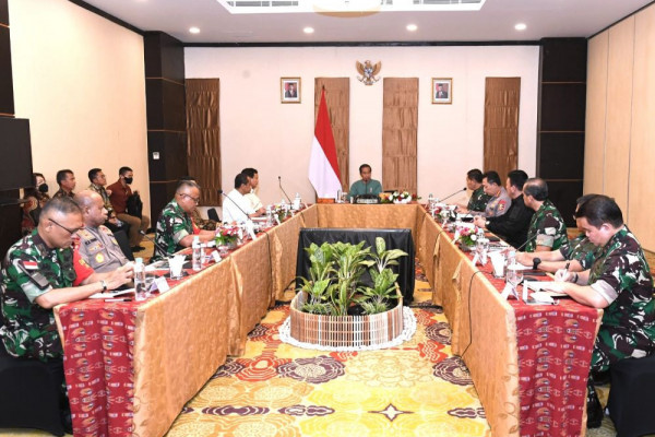 Jokowi Ratas di Papua, Prabowo hingga Panglima TNI Hadir