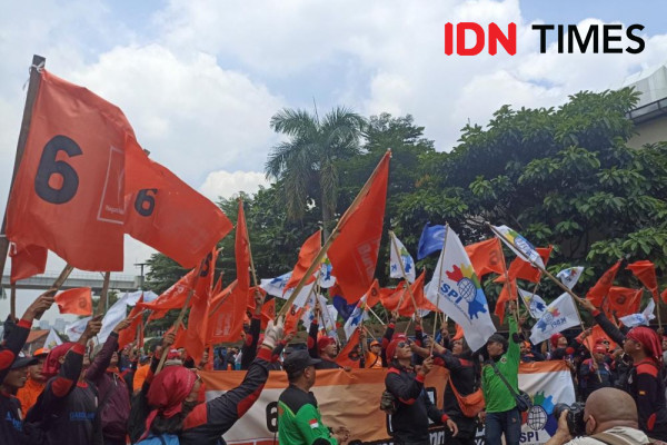 Partai Buruh Geruduk Kantor Menaker, Protes Pemotongan Upah 25 Persen