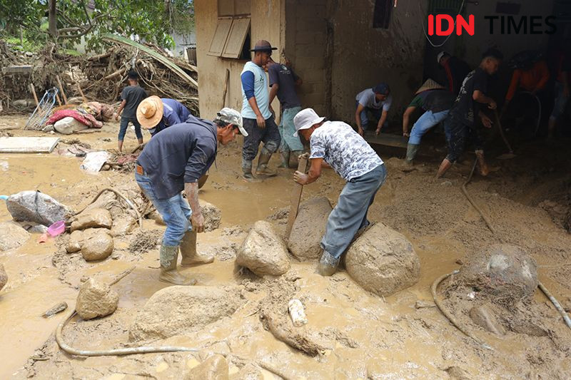 Jelang Puasa, Kampung Dalam Koto Sumbar Diterjang Banjir Bandang  