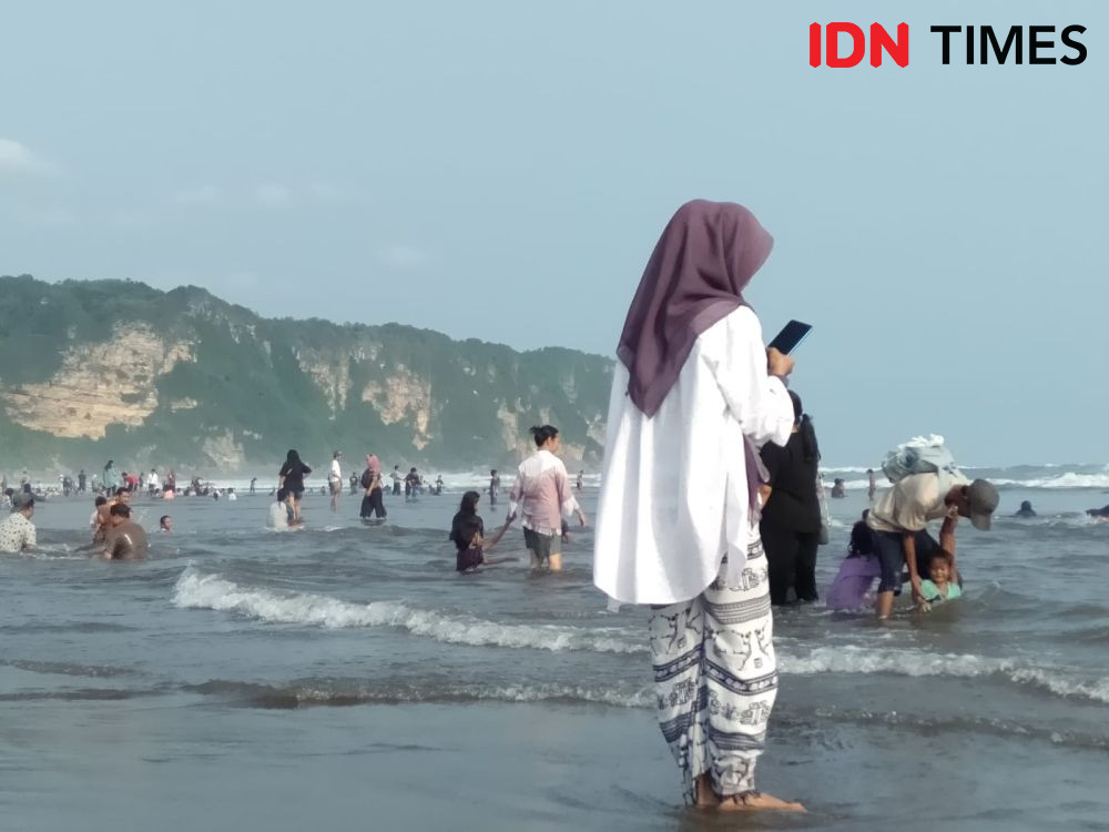 Tradisi Padusan, Ribuan Wisatawan Serbu Pantai Parangtritis