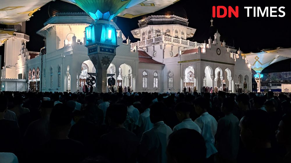 Lautan Manusia Malam Pertama Tarawih di Masjid Raya Baiturrahman Aceh