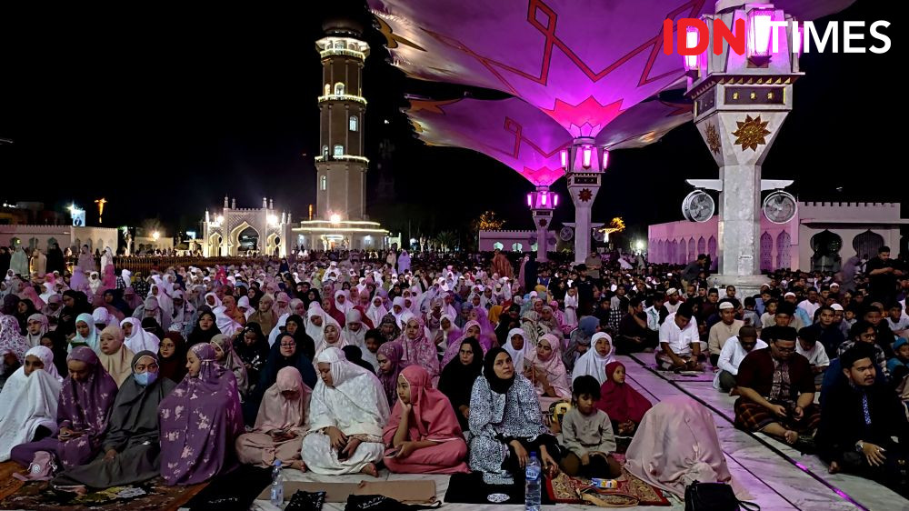 Lautan Manusia Malam Pertama Tarawih di Masjid Raya Baiturrahman Aceh