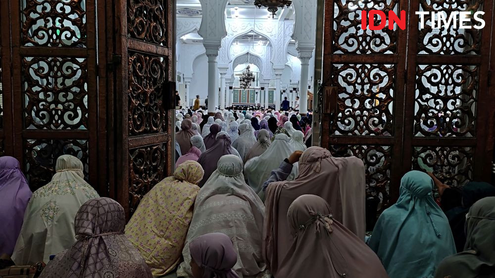 Lautan Manusia Malam Pertama Tarawih di Masjid Raya Baiturrahman Aceh