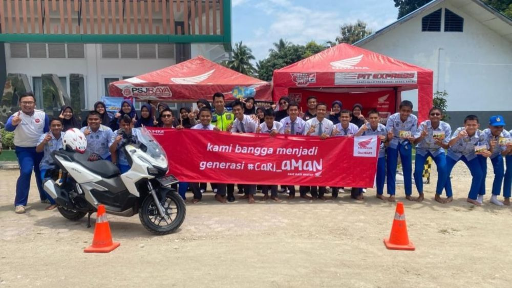 Honda Ajarkan Santri Pondok Pesantren Safety Riding
