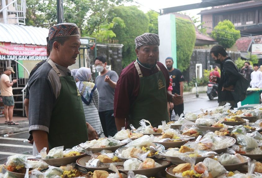 Ratusan Stan Jajanan Ramaikan Kampung Ramadan Jogokariyan Ke-19