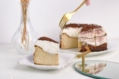 5 Tempat Makan Cake Surabaya buat Referensi Nongkrong Cantik
